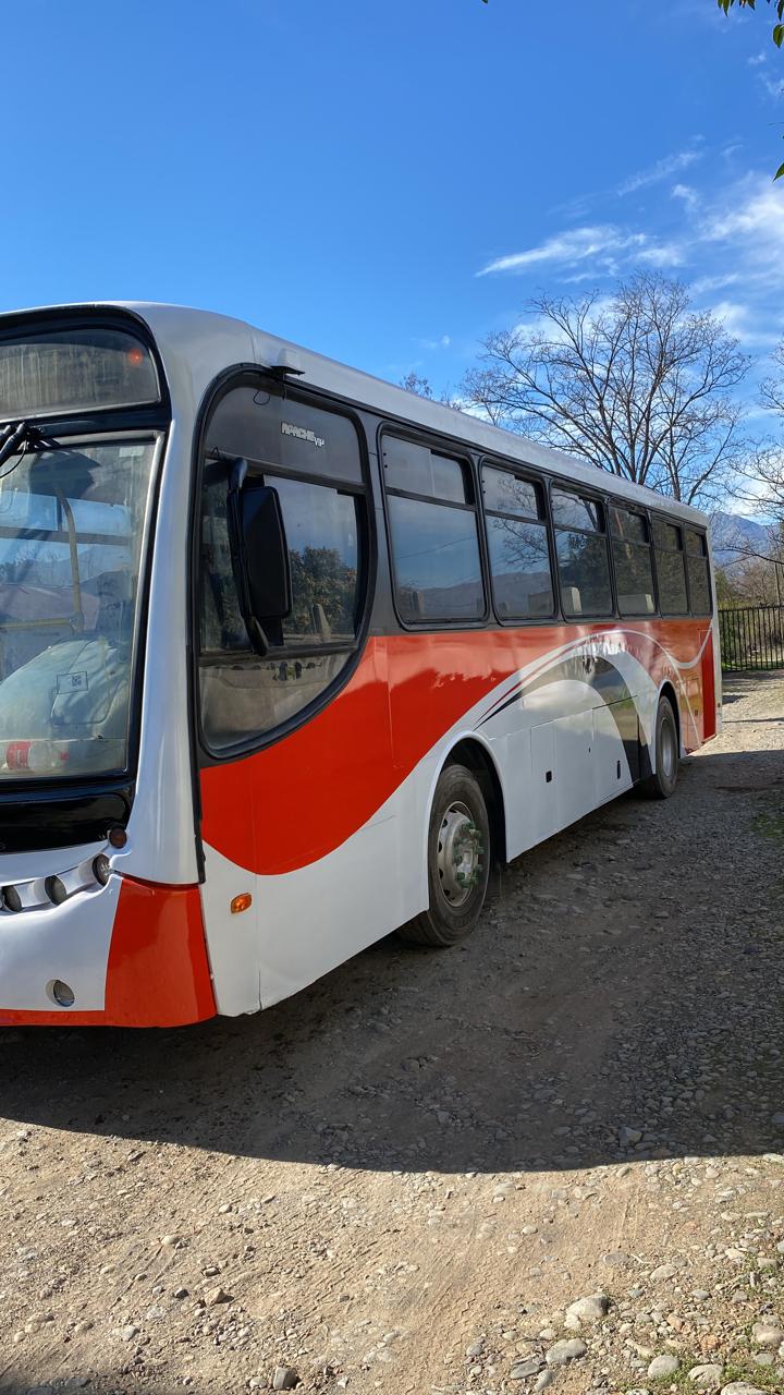 Bus completamente restaurado con acabado perfecto