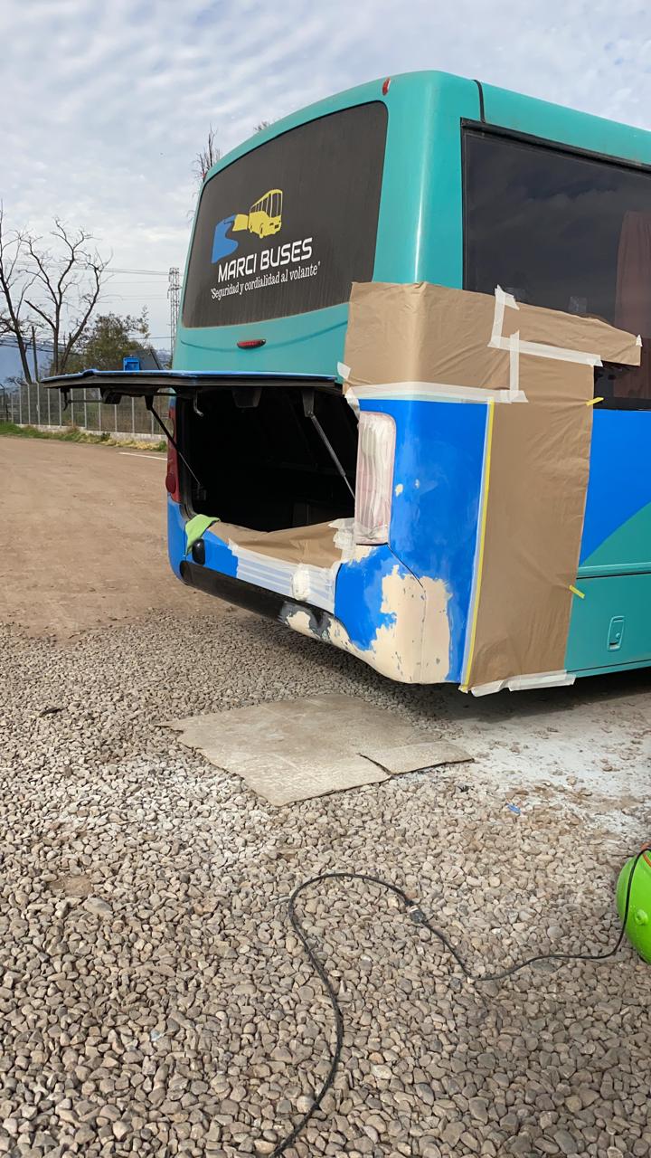 Bus Marci en proceso de reparación
